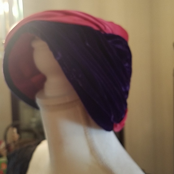 Beautiful Ladies Vtg. Hat in excellent condition - Picture 3 of 5